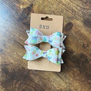 Handcrafted One of A Kind 
Kids White Floral Aloha Bow Hair Clips - 2 Pack